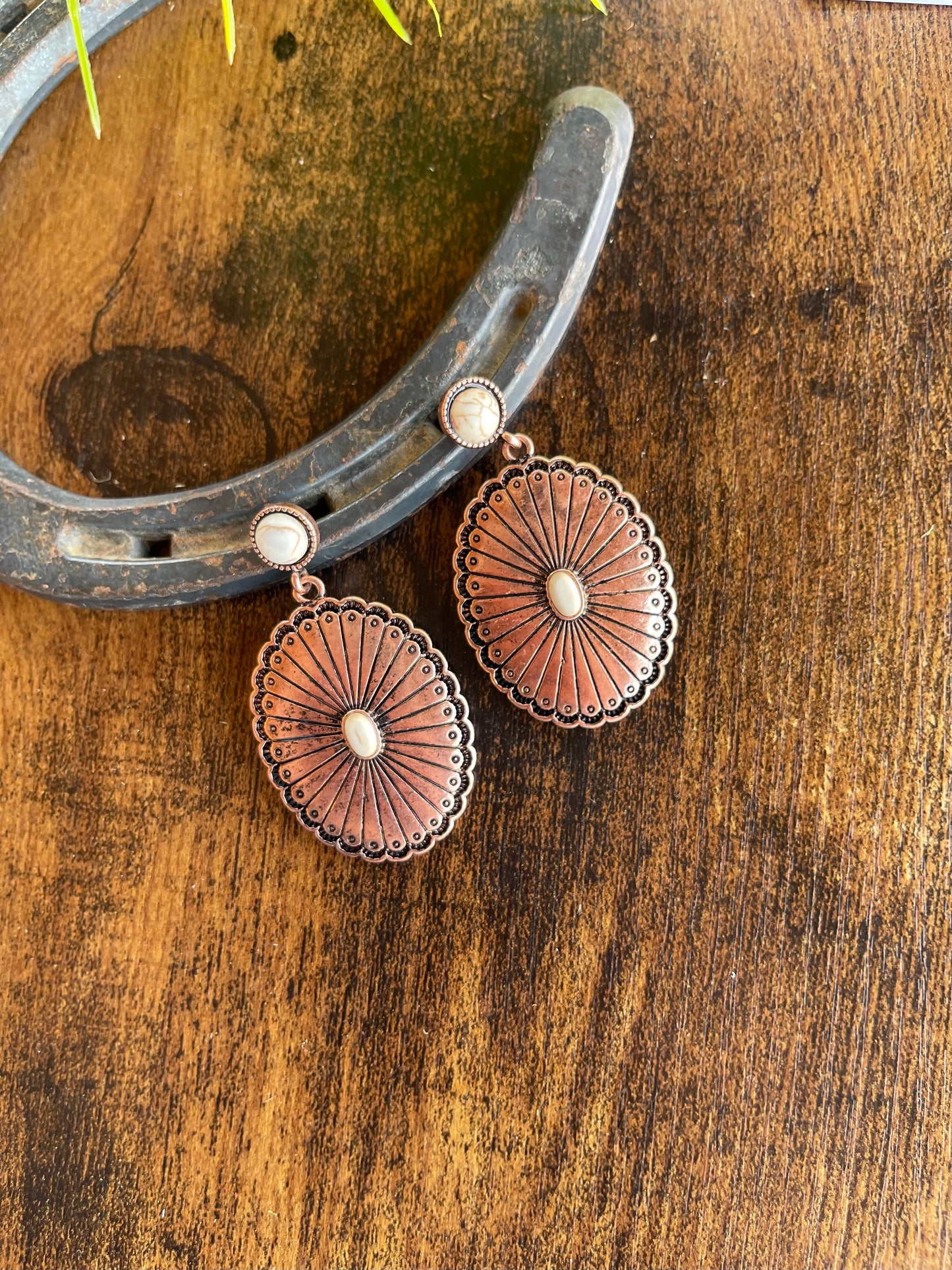 Natasha Shell Earrings - White