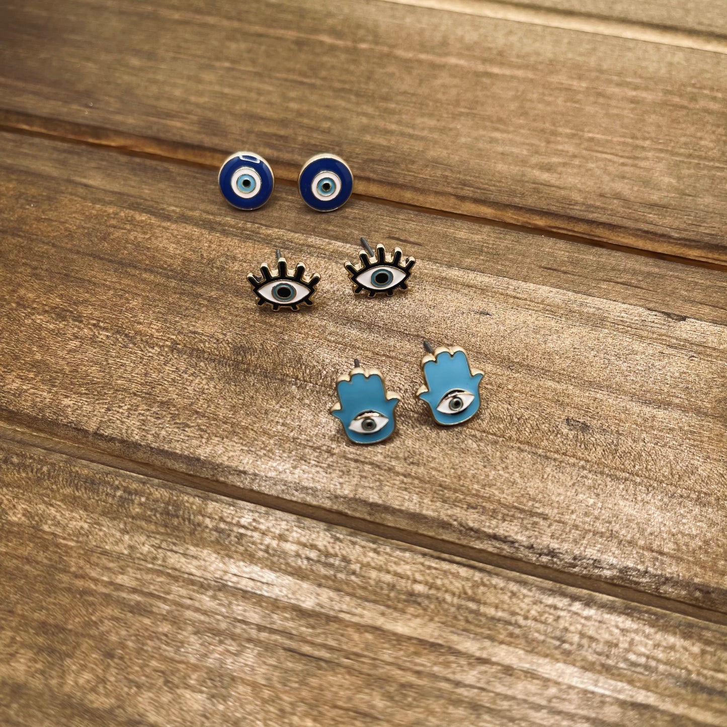 Ojo Stud Earrings